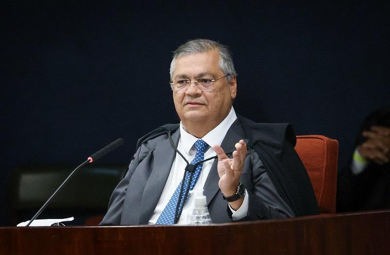 Dino defende a força da toga e diz que STF é maior que seus ministros