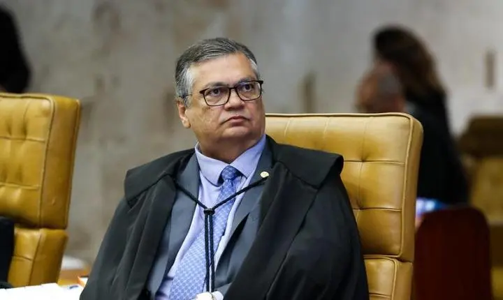 Dino reintegra Andrei Rodrigues ao comando da PF e suspende decisão de Mendonça