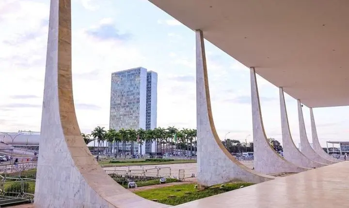 STF envia à Polícia Federal primeiras informações de presidentes de partidos sobre indicação de emendas